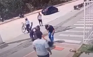 Imagem ilustrativa da imagem VÍDEO | Adolescente de bicicleta é atropelado em Vila Velha