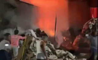 Imagem ilustrativa da imagem VÍDEO | Empresa de reciclagem pega fogo no Norte do ES