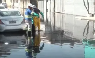 Imagem ilustrativa da imagem Vazamento de esgoto toma rua e deixa moradores ilhados em Vila Velha