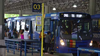 Imagem ilustrativa da imagem Veja itinerários de ônibus que serão desviados por causa da interdição da BR-232