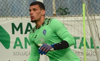 Imagem ilustrativa da imagem Vitória renova com goleiro Junior Vernier