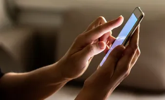 Imagem ilustrativa da imagem Hábitos que deixam celular vulnerável