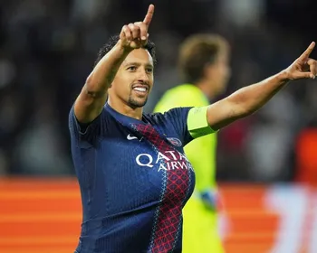 Imagem ilustrativa da imagem Marquinhos completa 12 anos da estreia no PSG com gol e campeão larga com goleada