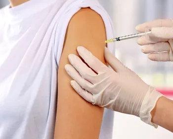 Imagem ilustrativa da imagem Vacina contra herpes-zóster pode reduzir risco de infarto e AVC, diz estudo