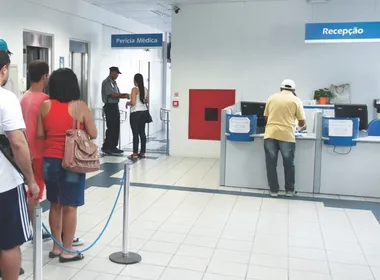Imagem ilustrativa da imagem Especialistas preveem fila de 3 milhões por benefícios após suspensão no INSS
