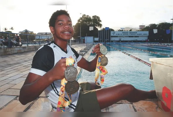 Matheus Ngome foi campeão de natação nos 50 metros nado  livre e nos 50 metros nado borboleta
