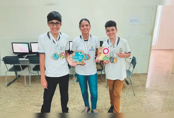 Henrique Velten, Natalia  Sá e Caleb Gomes criaram o dispositivo que ganhou reconhecimento em feiras científicas