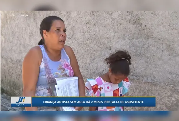Mãe diz que filha está sem aulas há dois meses; prefeitura nega