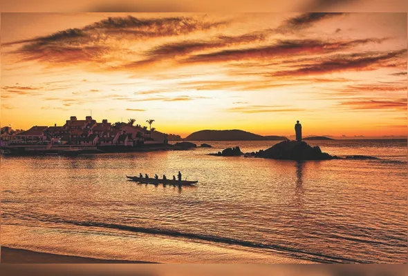 Amanhecer na Prainha de Muquiçaba, em Guarapari.