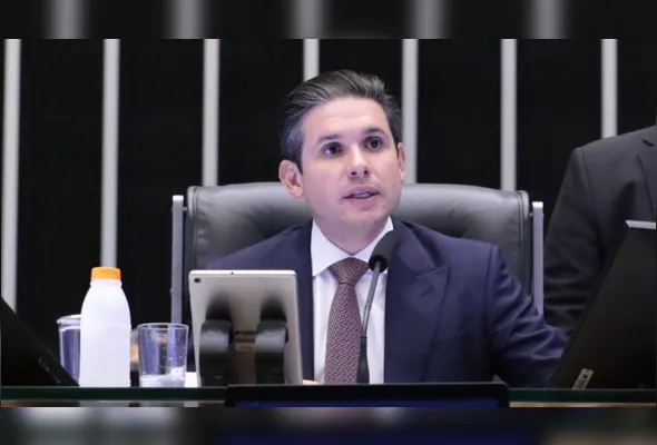Imagem ilustrativa da imagem Câmara aprova urgência de projeto que trata de anistia a atos golpistas