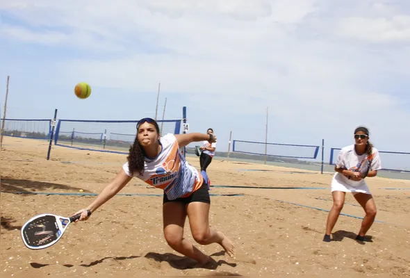 Claudia e Bárbara não se conheciam e se tornaram as rainhas da categoria iniciante feminino B, em Camburi