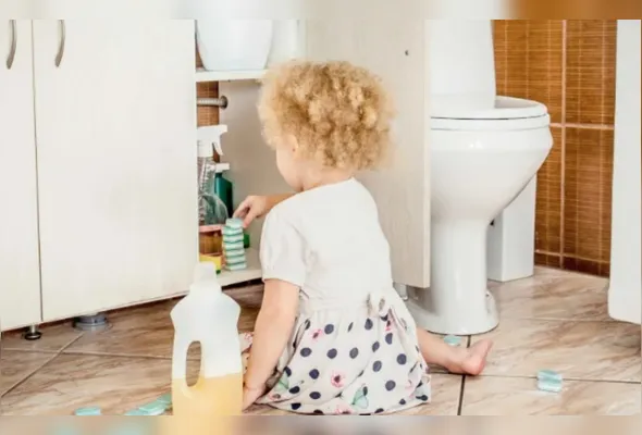 Campanha alerta sobre os riscos do uso e armazenamento inadequado de produtos de limpeza e cosméticos