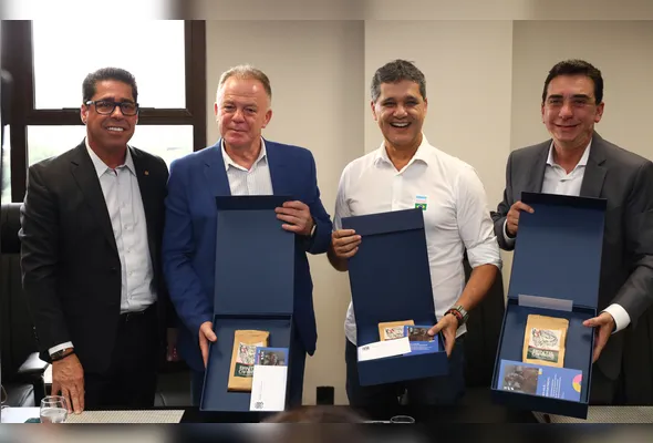 Imagem ilustrativa da imagem Casagrande e Ferraço fazem visita à Assembleia Legislativa após obras
