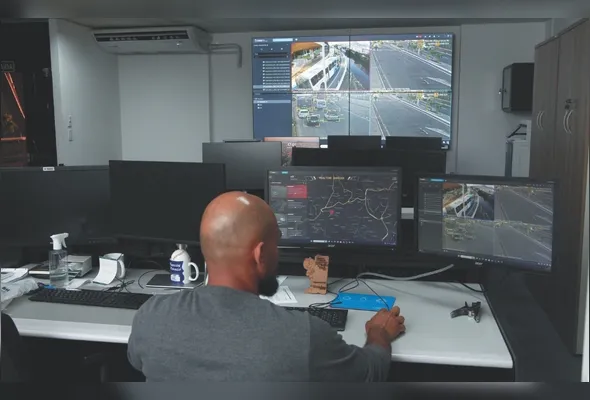 Central de Videomonitoramento do Cerco Inteligente vai ganhar o reforço de 300 câmeras instaladas em viaturas da Polícia Militar nos próximos dias