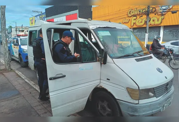 Vans que realizam serviço de transporte de passageiros vão passar por uma fiscalização em pontos estratégicos