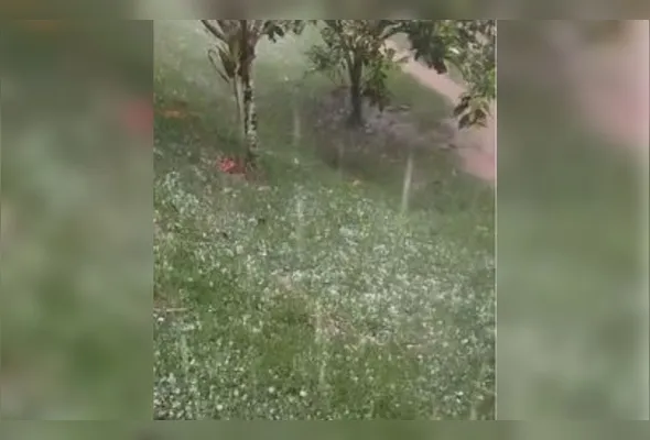 Chuva com granizo causa danos em cidade do Sul do ES
