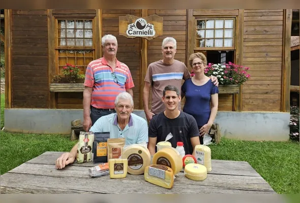 Antônio, Pedro, Erica, Leandro e Lorenzo Carnielli: gerações da família pioneira no ramo em Venda Nova