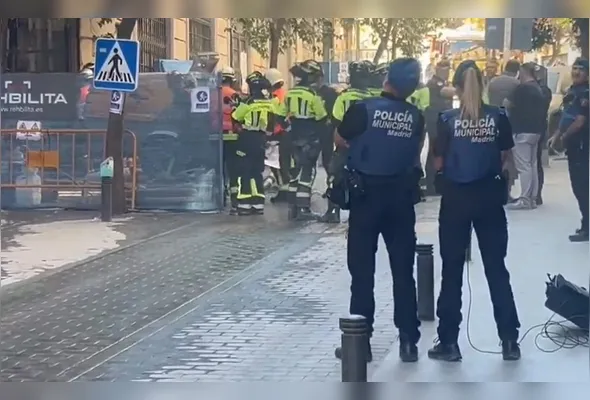 O colapso ocorreu no interior do prédio, deixando a fachada intacta