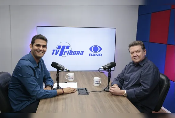 Eduardo Maia e Euclério Sampaio  durante entrevista: Prefeito disse já ter recebido convites de partidos