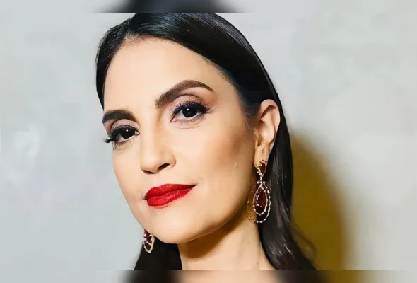 “Eu decidi que quero ser do jeito que eu sou e quero que as pessoas me aceitem assim”, afirma a apresentadora Chris Flores