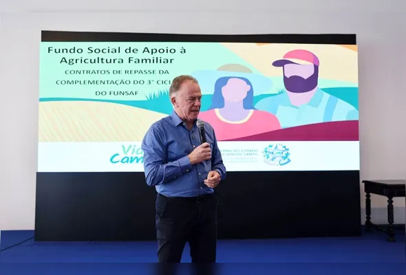 Renato Casagrande durante solenidade no Palácio Anchieta