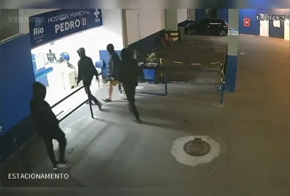 Armados de fuzis, eles renderam funcionários até chegarem ao centro cirúrgico