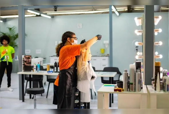 Cursos profissionalizantes gratuitos para jovens capixabas estão com inscrições abertas até esta quarta (22)