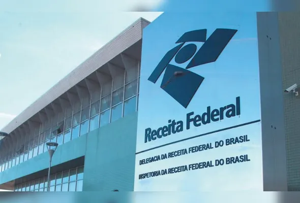 Imagem ilustrativa da imagem Leilão da Receita Federal tem iPhone por R$ 300 e carro por R$ 2,5 mil