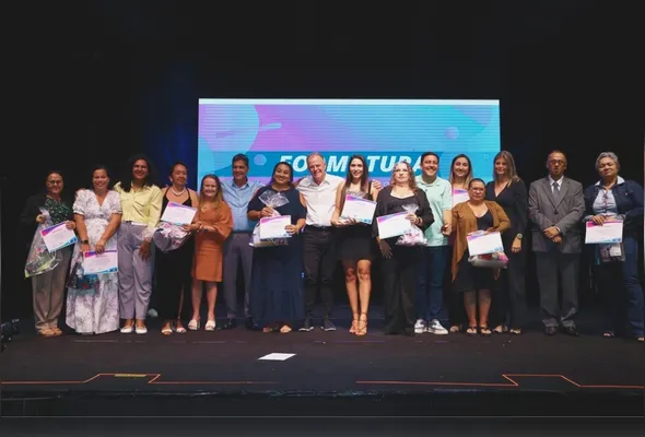 Mais de mil alunos se formam na 2ª oferta do programa QualificarES