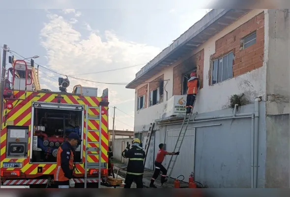 s chamas se espalharam rapidamente, atingindo cerca de 40% do corpo da mulher