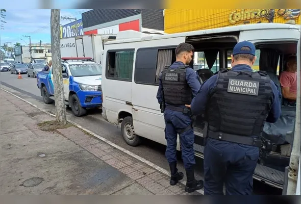 Operação conjunta flagrou veículo que realizava transporte clandestino em Vila Velha