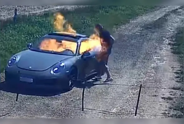 Porshe Carrera foi incendiado. Dono do próprio carro é suspeito