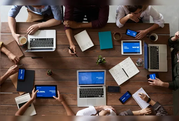 Estágios crescem e jovens veem na experiência prática a chave para a carreira e a permanência nos estudos