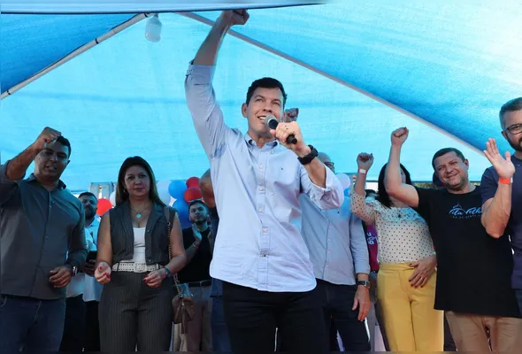 Arnaldinho Borgo durante evento do Dia do Servidor