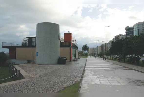 Quiosque Repique Samba Lounge, localizado na orla de Camburi, foi notificado pela prefeitura por poluição sonora