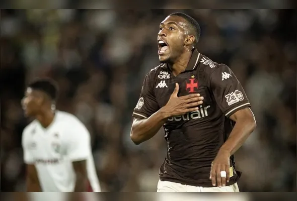 O camisa 77 foi decisivo e, além de marcar o primeiro, foi importante na jogada do segundo gol