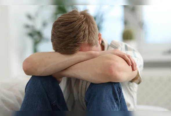 Cada vez mais jovens buscam ajuda para cuidar da saúde mental, mas o estigma ainda é uma barreira