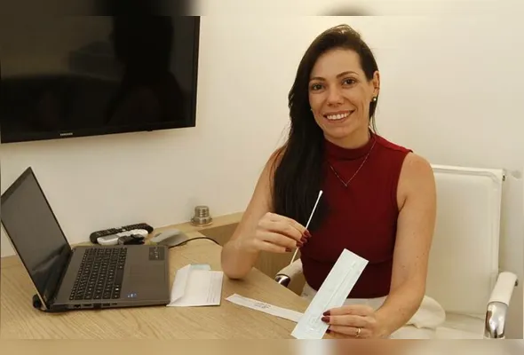 Lys Albino, que teve câncer de colo do útero, fez teste genético utilizando saliva