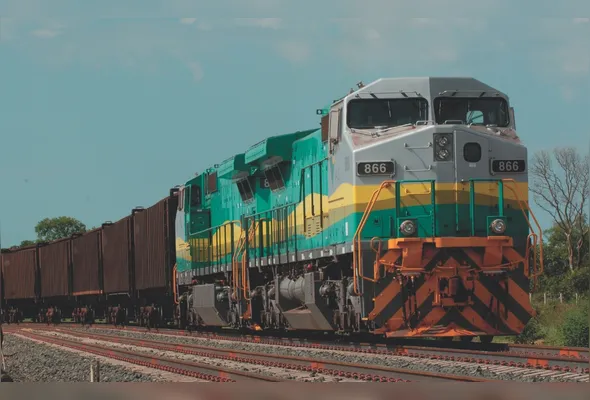 Trem da Vale: dois tanques