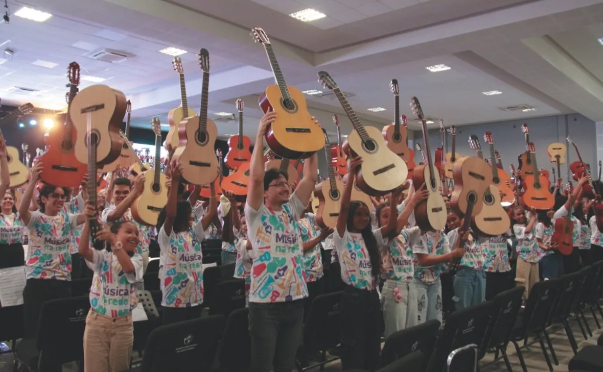 Imagem ilustrativa da imagem Orquestra de violões revela talentos da rede pública