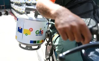 Imagem ilustrativa da imagem 7,4 mil famílias de Vitória recebem botija de gás gratuita em programa federal