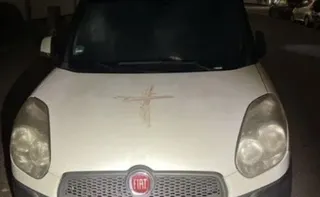 Imagem ilustrativa da imagem Alemanha investiga suásticas pintadas com sangue humano em mais de 40 carros