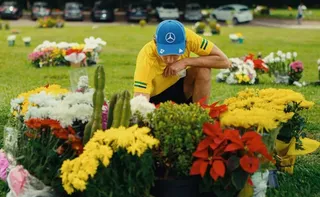 Imagem ilustrativa da imagem Antonelli faz visita a túmulo de Ayrton Senna às vésperas do GP de São Paulo de F-1