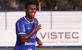 Imagem ilustrativa da imagem Artilheiro do Vitória ganha chance entre os titulares e projeta novo duelo