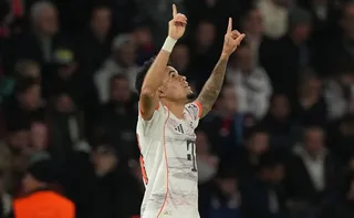 Imagem ilustrativa da imagem Bayern bate PSG na França e mantém 100% na Liga dos Campeões