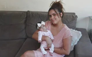 Imagem ilustrativa da imagem Bebê que nasceu com 655 gramas tem alta com festa