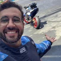 Imagem ilustrativa da imagem Beto Carrero suspende show acrobático após morte de piloto