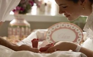 Imagem ilustrativa da imagem Camila Queiroz e Klebber Toledo anunciam nascimento da primeira filha do casal