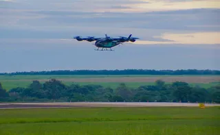 Imagem ilustrativa da imagem Carro voador da Embraer faz primeiro voo em SP