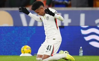 Imagem ilustrativa da imagem Chelsea elimina Wolves em jogaço de 7 gols e cavadinha de Estêvão